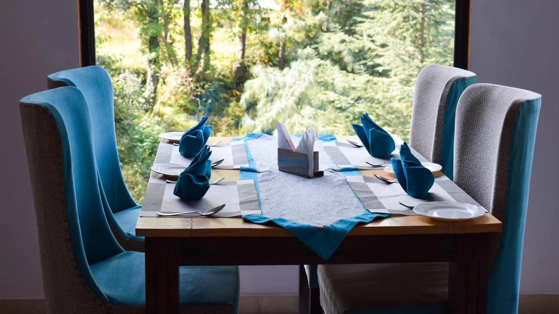 **** Hotel Himalayan Mountain And Valley View - Garden With Bonefire - Ample Parking - Luxury Balcony Rooms -By Aachman Stays!! Mashobra Shimla India
