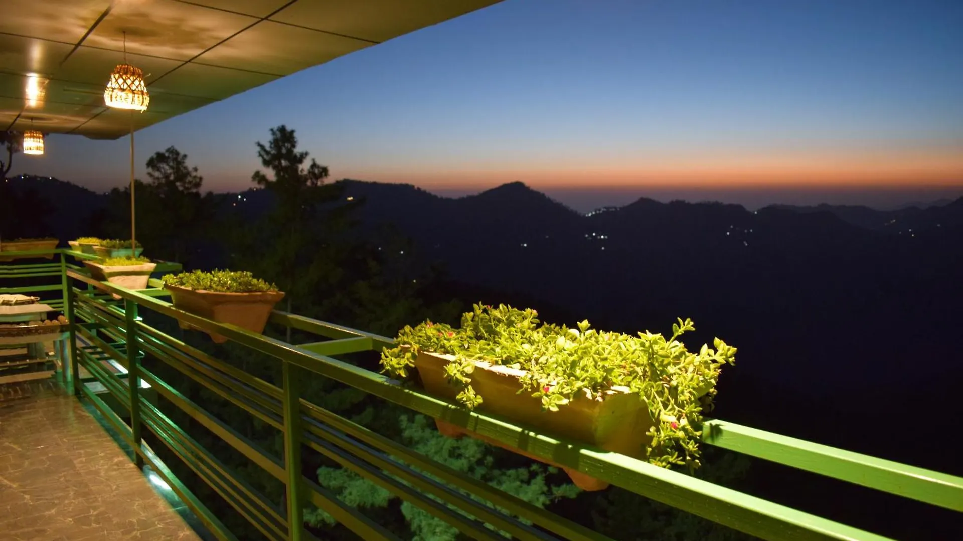 Hotel Himalayan Mountain And Valley View - Garden With Bonefire - Ample Parking - Luxury Balcony Rooms -By Aachman Stays!! Mashobra Shimla