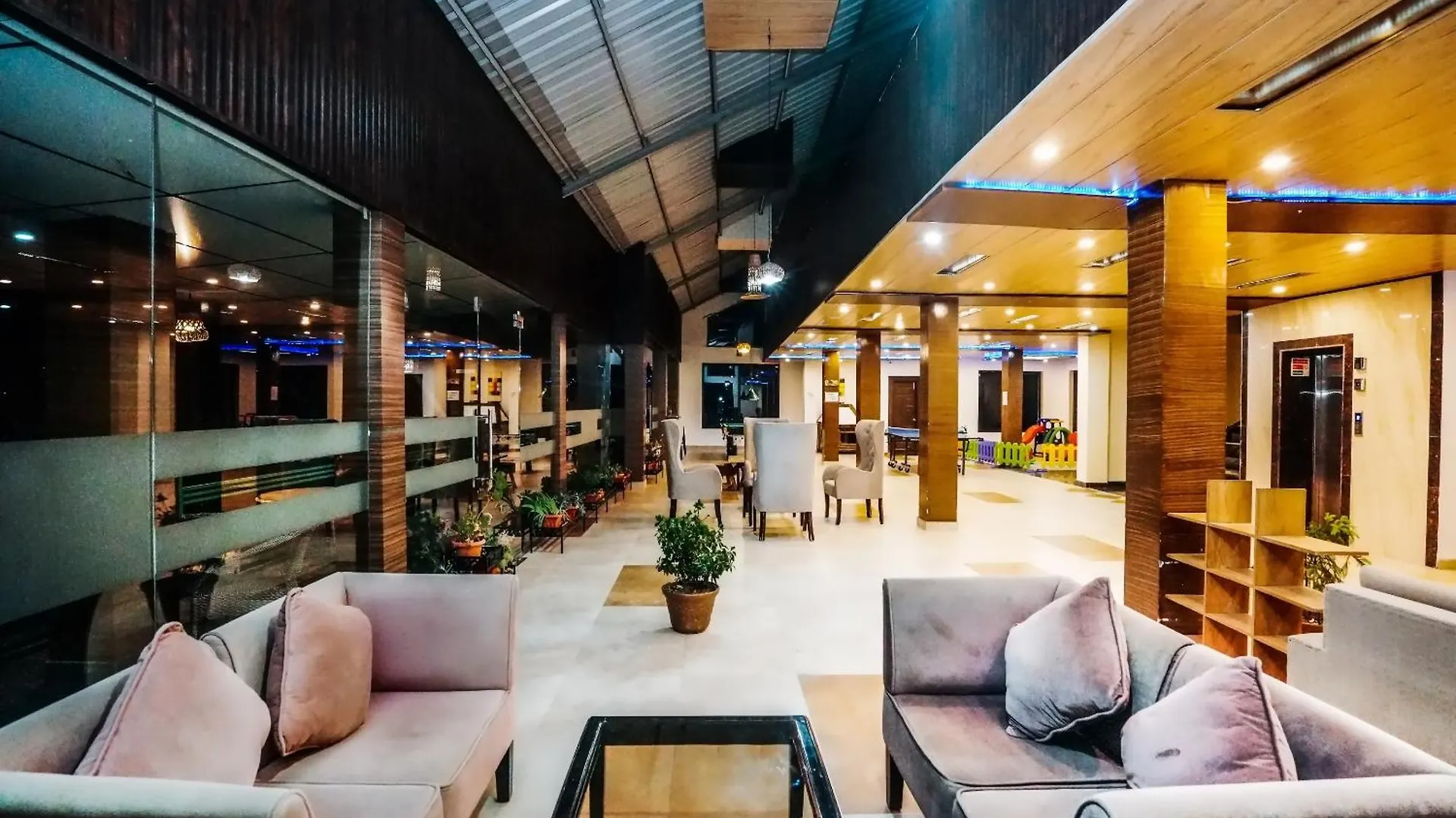 **** Hotel Himalayan Mountain And Valley View - Garden With Bonefire - Ample Parking - Luxury Balcony Rooms -By Aachman Stays!! Mashobra Shimla India